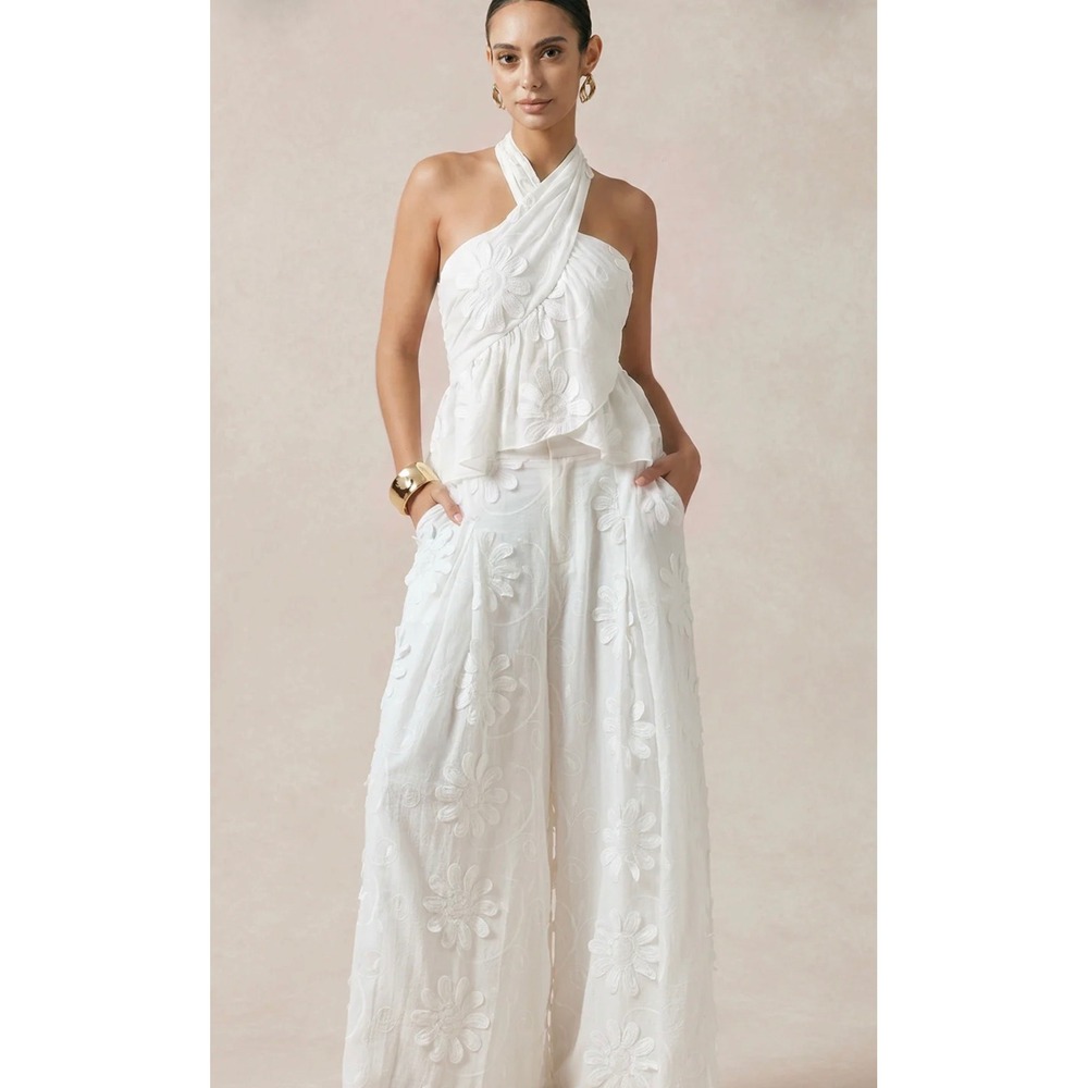 Micas White Floral Embroidery Crossed Halter Neck Tie-Up Backless Tank Top S